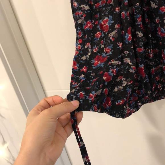 Floral top with “crochet-like” detailing - Picture 3 of 5